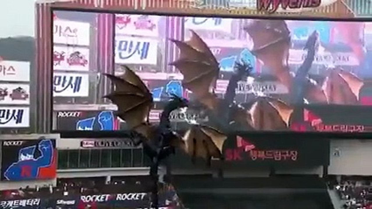 تقنية الجيل الخامس تحوّل تنيناً افتراضياً إلى حقيقة في حفل رياضي ضخم... لن تصدق الفيديو