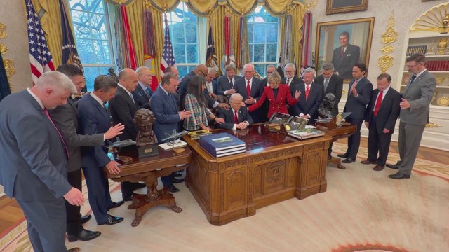 Trump Hosts Nation’s Pastors in the Oval Office for a Prayer Gathering