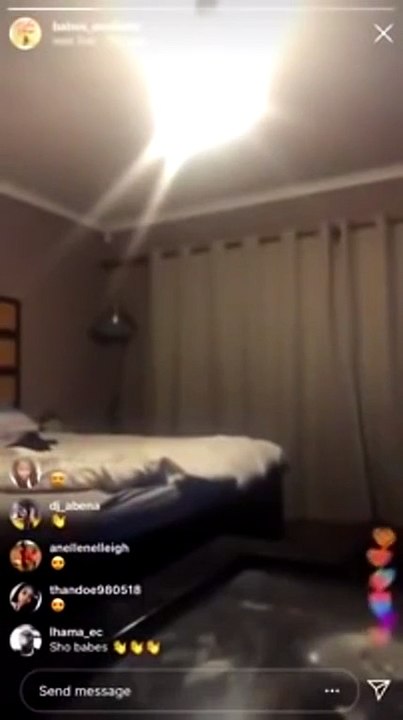 اضغط لمشاهدة الفيديو: مغنية إفريقية توثق لحظة التعدي عليها داخل غرفة نومها أثناء قيامها ببث مباشر