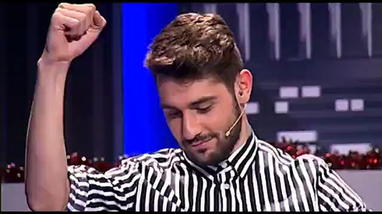 اضغط لمشاهدة الفيديو: شجار على الهواء بين نجمتي "إكس فاكتور" و"ستار أكاديمي"