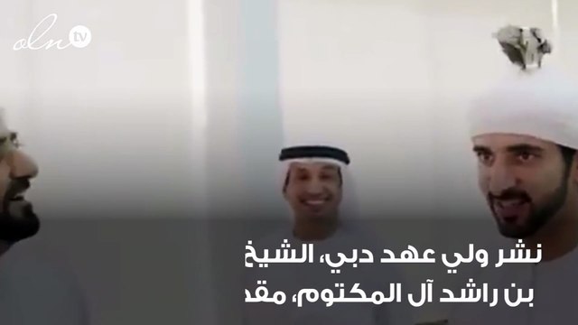في لحظة غريبة طائر بين حاكم دبي وولي عهده