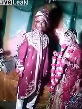 اضغط لمشاهدة الفيديو: عريس هندي ينفعل على عروسه بسبب فشلها في أداء مراسم الزفاف!