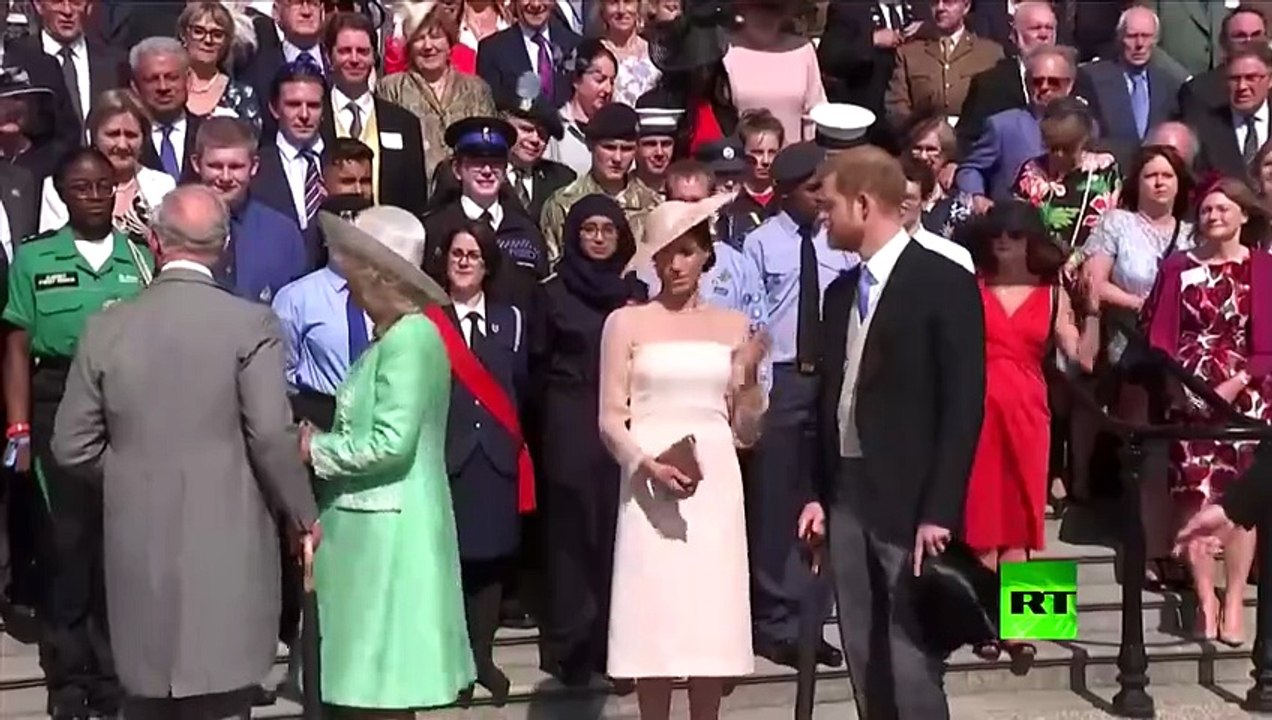 بالفيديو: ظهور علني لافت للأمير هاري وزوجته ميغان بعد حفلة زواجهما