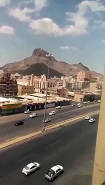 بالفيديو: سيارة تلاحق سائق دراجة نارية لدهسه في السعودية!