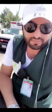 شاهد بالفيديو: حاج يؤدي مناسك الحج وهو يرقد في غيبوبة كاملة!
