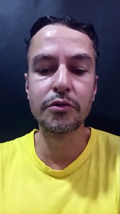 Minha Mão Direita e o Meu Pé Tremem.