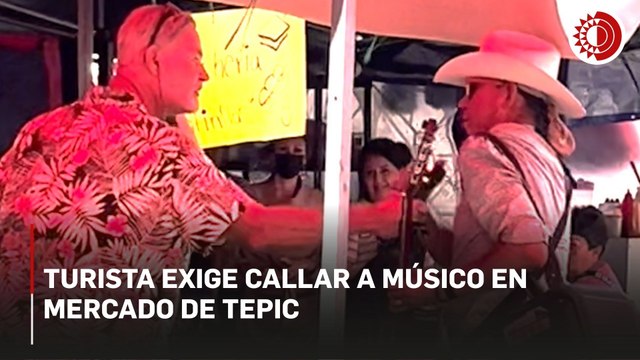 Turista exige callar a músico en mercado de Tepic; locatarios lo enfrentan