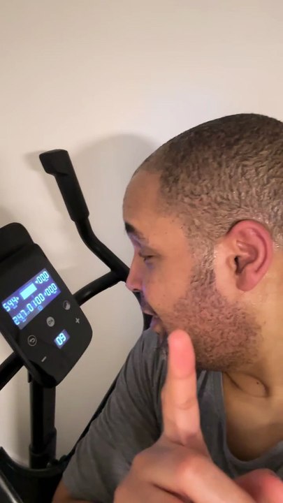 Ce jeudi soir,  j ai fait une heure de vélo d appartement . J ai parcouru 24,7 km et dépensé 544 calories #perdredespoids #transformation #motivation #sport