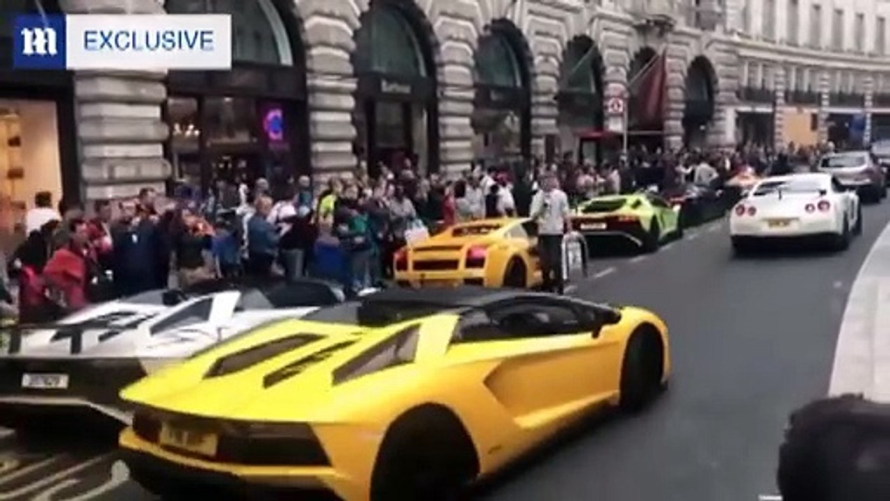 شاهد بالفيديو: حشود وسط لندن تتجمع لمشاهدة سيارات العرب الفارهة!