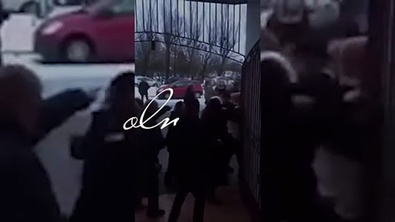 جنازة تتحول إلى ساحة حرب بين أقارب متوفي