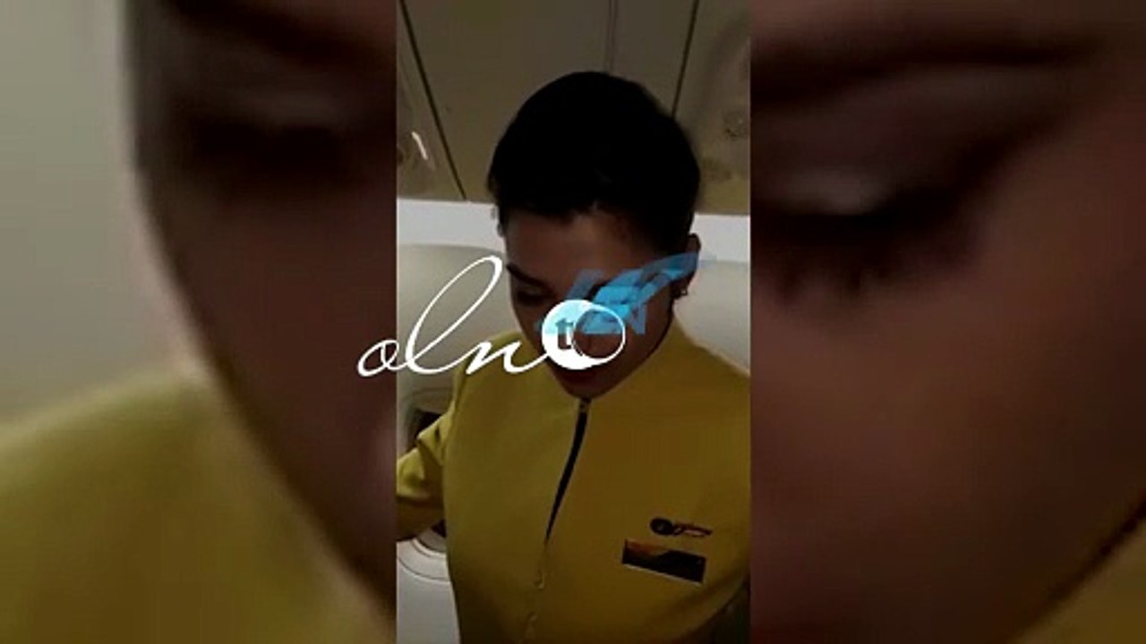 مضيفة طيران تحاول تهريب نصف مليون دولار!