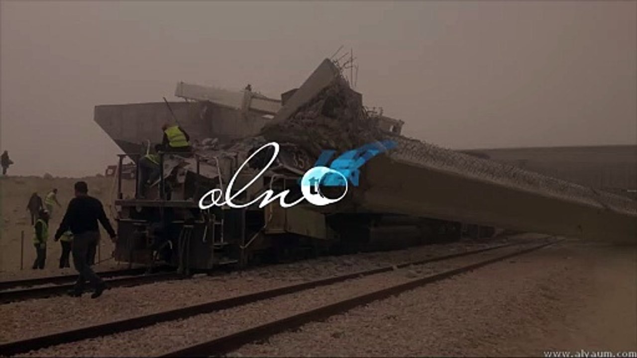 سقوط جسر على قطار في السعودية