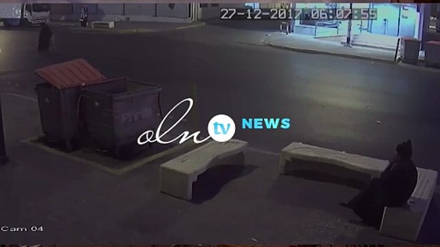 بالفيديو: في مشهد مروّع وثقته الكاميرا.. مسنة تلقى حتفها بعدما صدمتها حافلة مسرعة بالهفوف