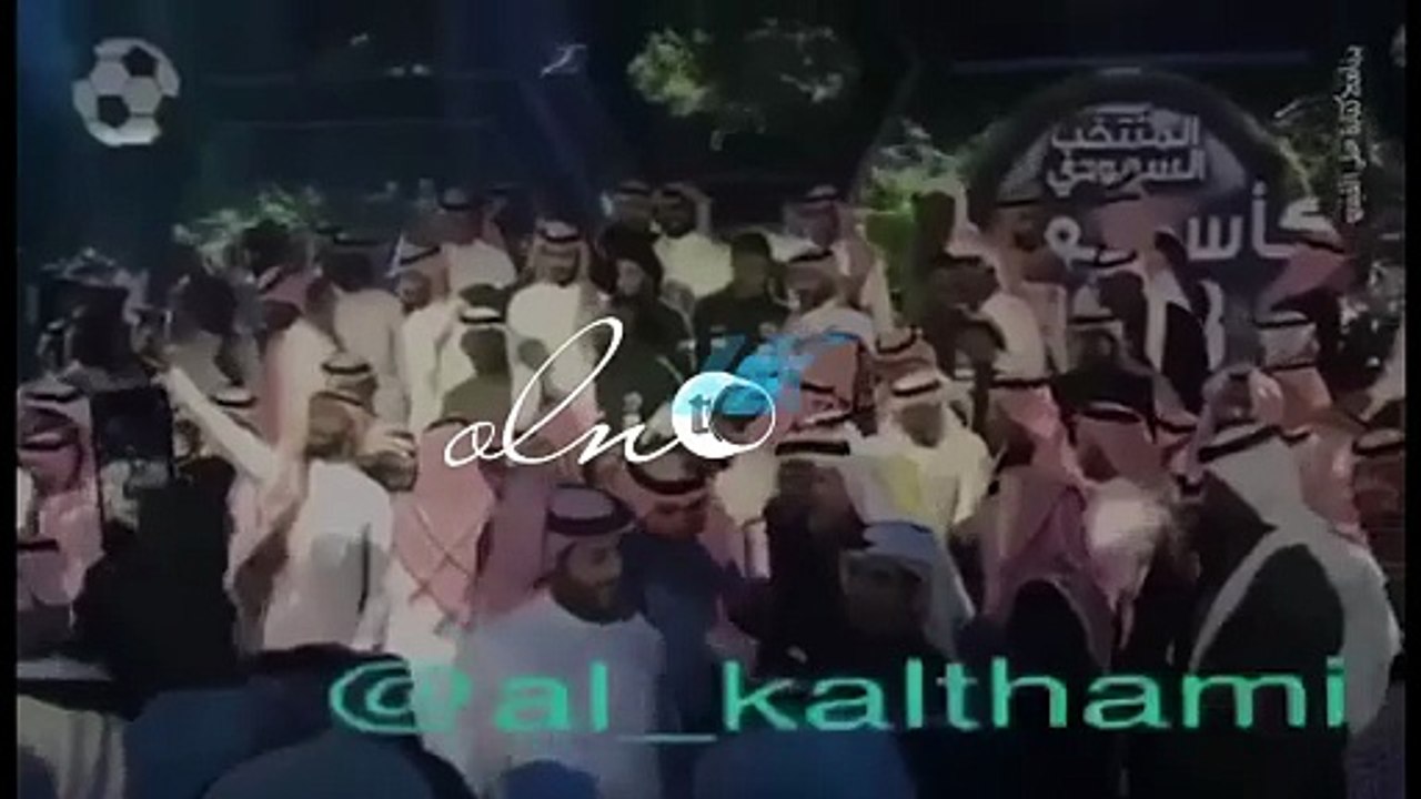 شاهد: شخص يحاول الاعتداء على “تركي آل الشيخ” في حفل تأهل المنتخب