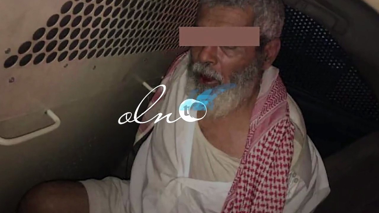 بعد إيقافه بالقوة في الرياض ... شخص يلاحق رجل مرور بساطور