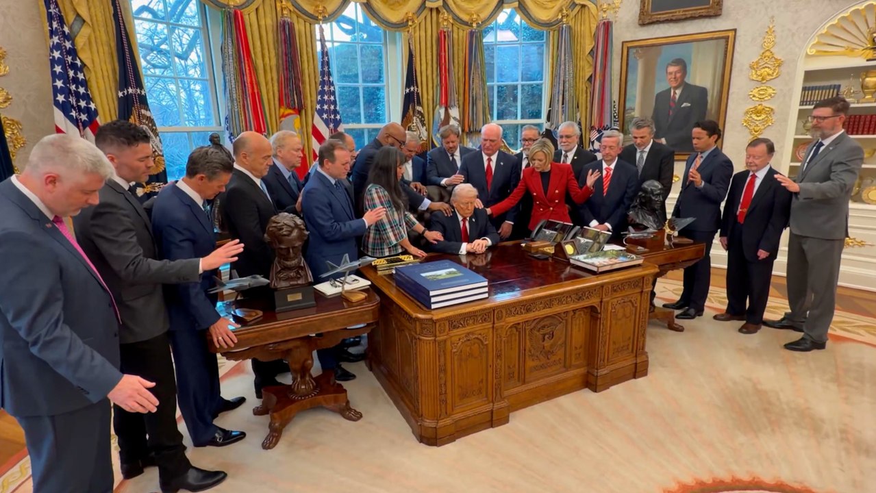 Oración por Trump en la Oficina Oval ¡Dios bendiga a los Estados Unidos!