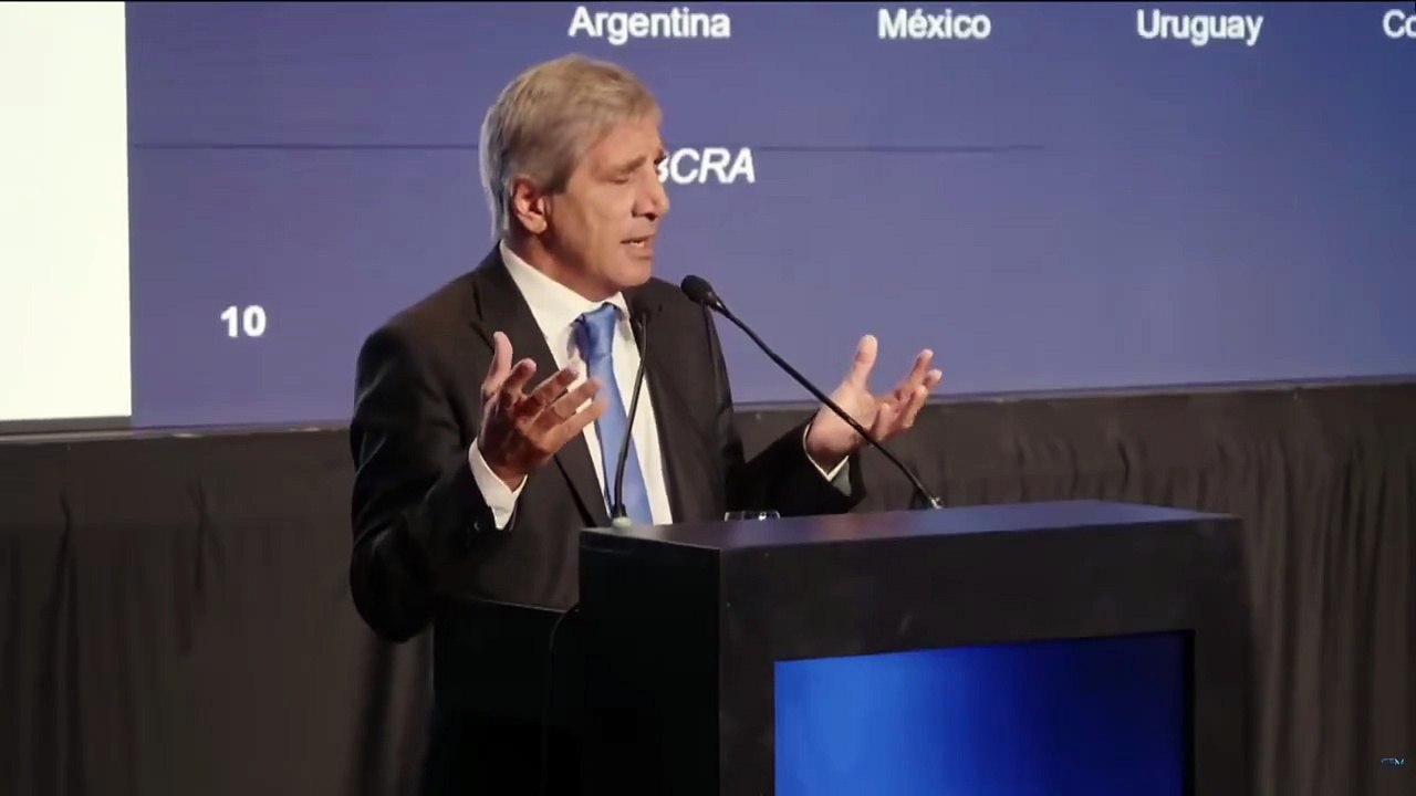 Luis Caputo en el 7° Foro de Inversiones y Negocios I