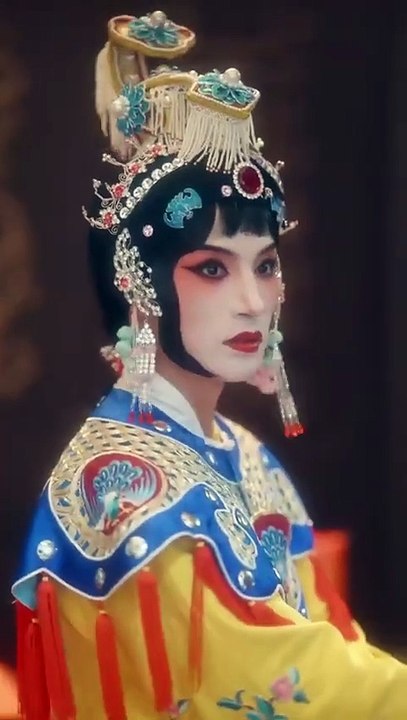 After the cold face marshal was forcibly robbed by her, he wanted to take revenge, but found out that she was actually Bai Yueguang, whom he had been looking for for many years, and it turned out that her approach was because she had been let down and dec