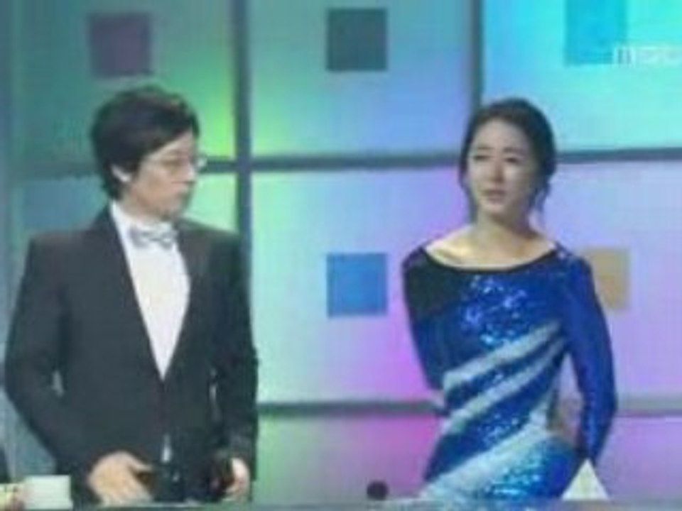 Yoon Eun Hye dances in music awards 2007