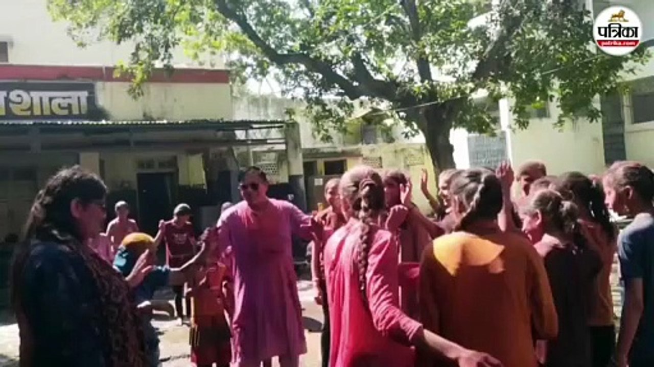 जिलेभर में धूमधाम से मना रंगों का पर्व धुलेंडी, अनाथ आश्रम में बच्चों ने किया धमाल