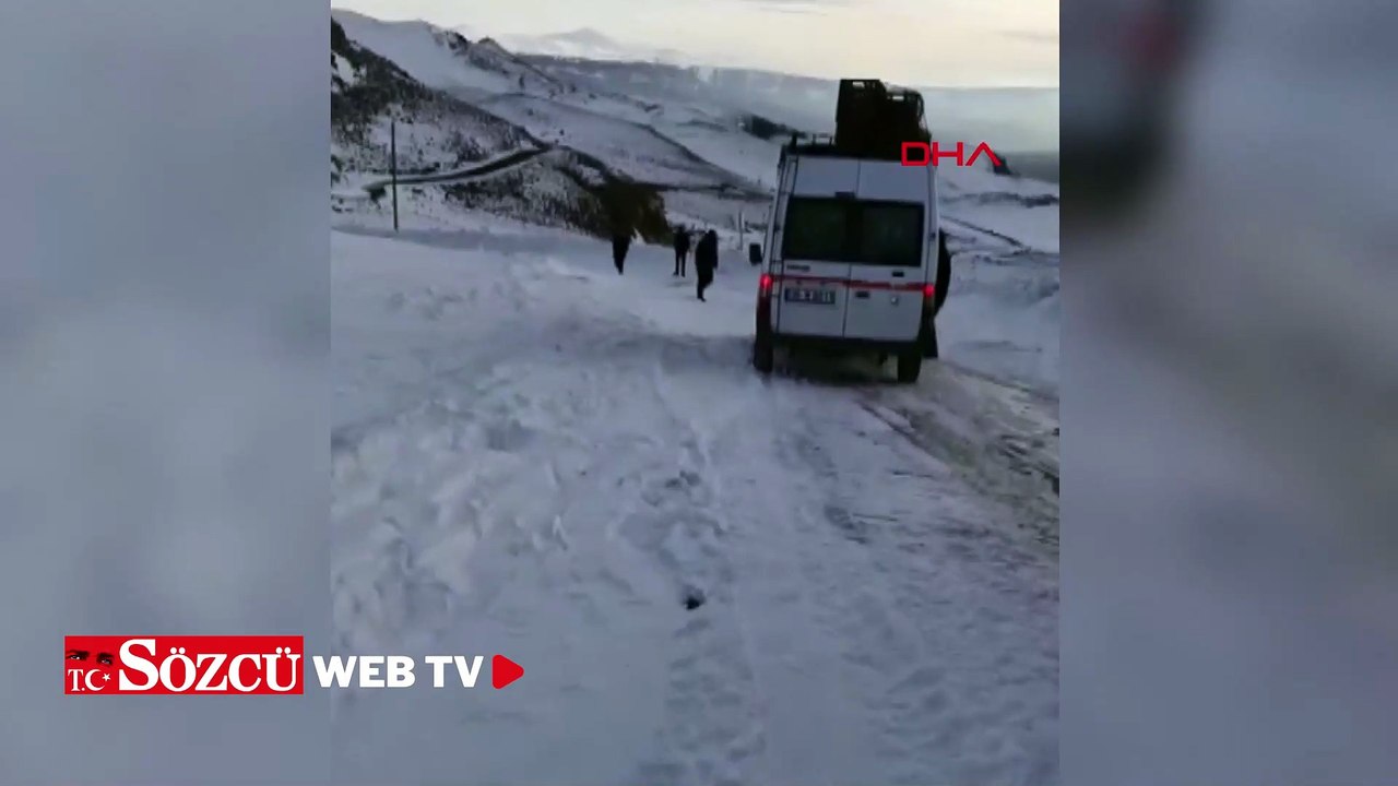 Kars'ta tipi nedeniyle 10 araç yolda mahsur kaldı
