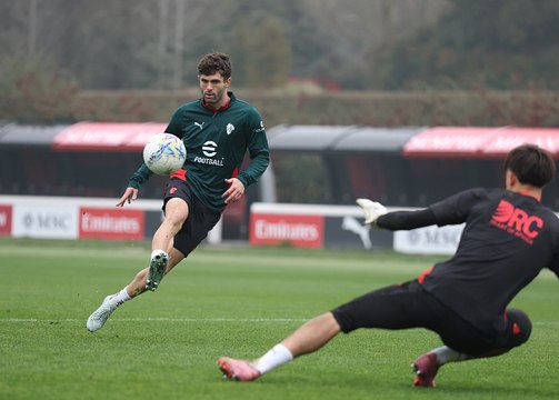 Milanello, il Milan al lavoro: tiri in porta e finalizzazioni
