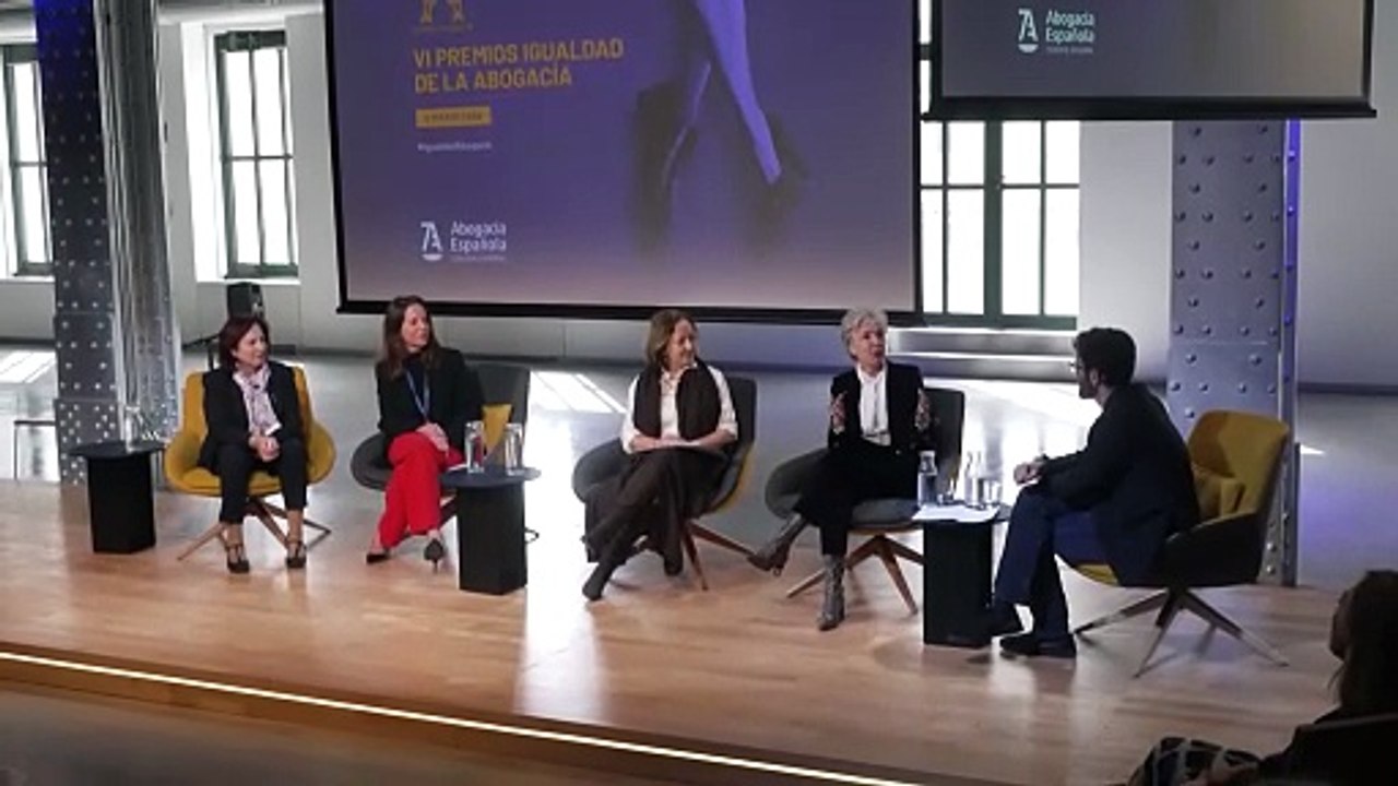 La Abogacía Española otorga los premios de Igualdad a la Comisión de igualdad del CGPJ y la EWL