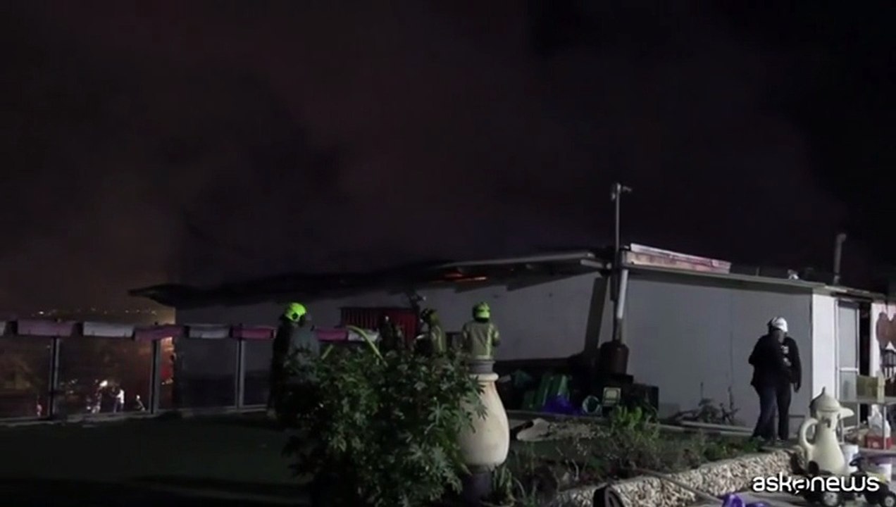 Israele, incendio a Tel Aviv per i detriti di un razzo intercettato