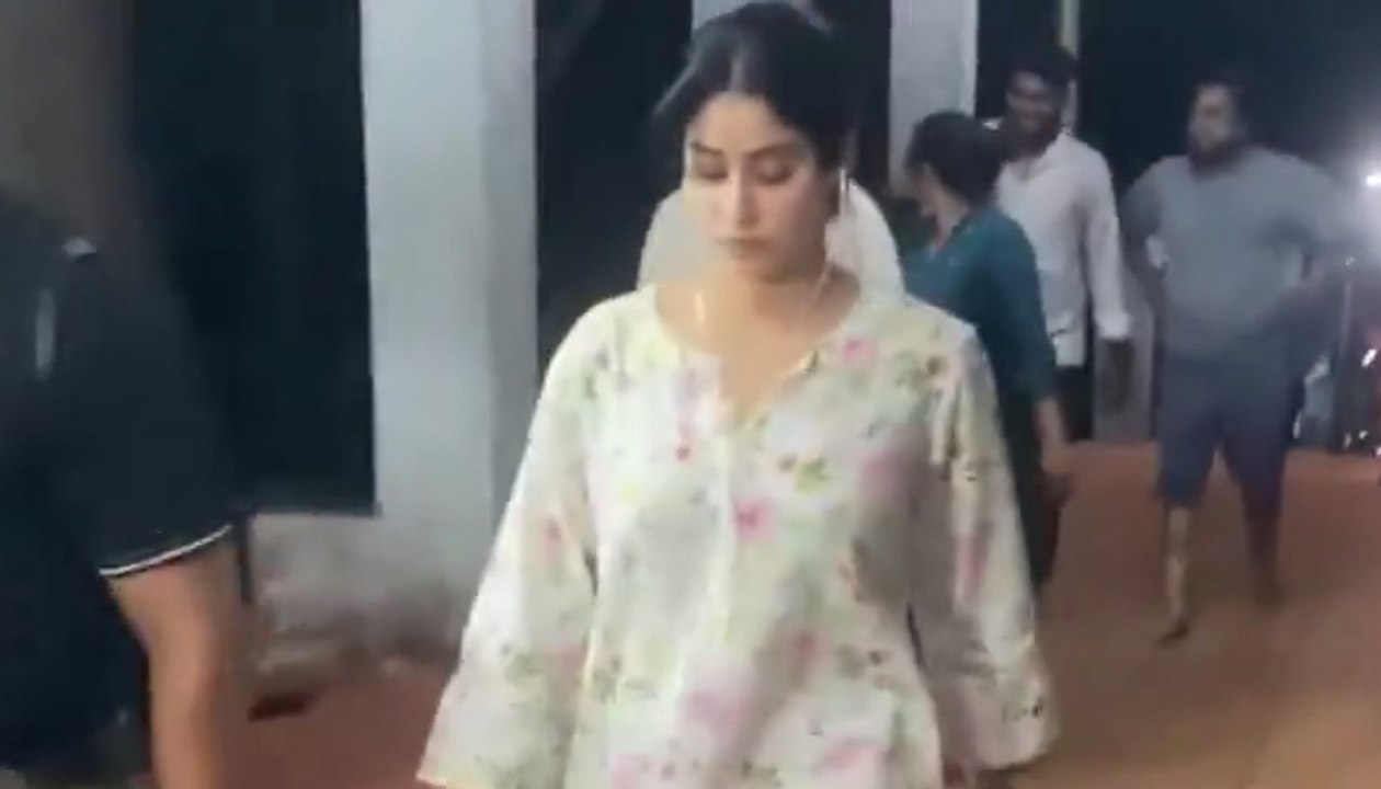 Janhvi Kapoor Reaches Tirumala Venkateswara Temple to Offer Prayers