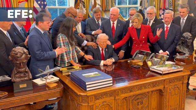 Líderes religiosos oran por Trump en la Oficina Oval en medio de ofensiva contra Irán