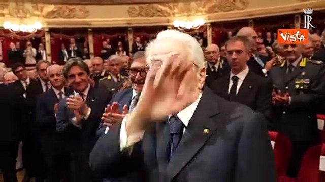 Standing ovation per Mattarella al 150esimo del Corriere della Sera alla Scala di Milano