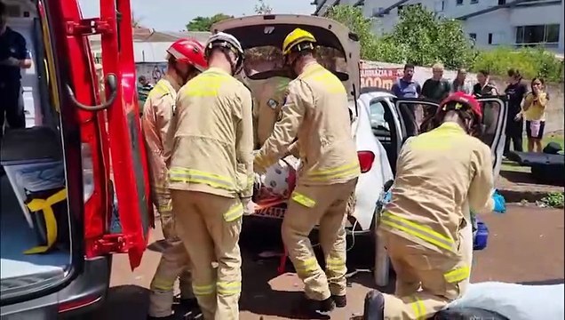 Argo e Saveiro se envolvem em forte colisão no Parque São Paulo e vítimas são socorridas pelo Siate