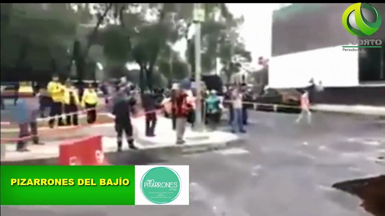 بالفيديو .. فجوة كبيرة في أحد شوارع المكسيك