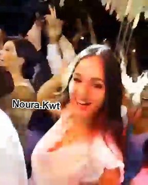 عروس عربية تشعل السوشيال ميديا بحفل زفافها .. فيديو