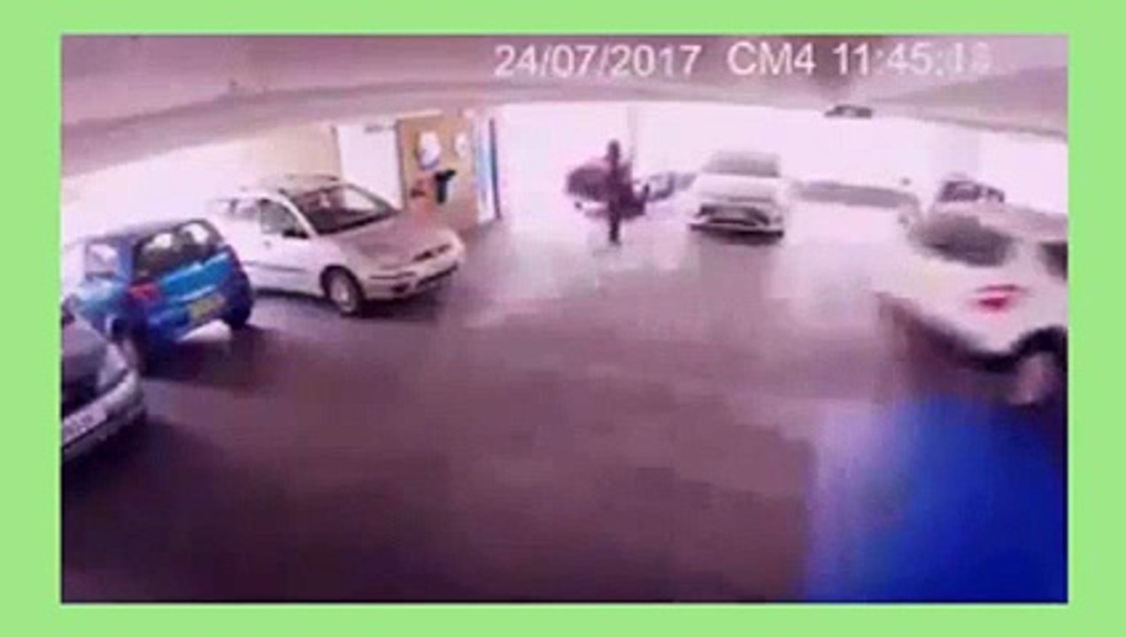 بالفيديو لص حاول سرقة سيارة .. ولكنه نال الجزاء الفوري