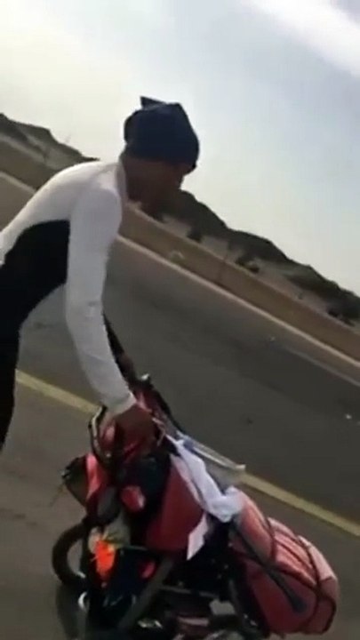 أسباني يوثق رحلته من فرنسا إلى الكعبة سيرًا على الأقدام .. بالفيديو