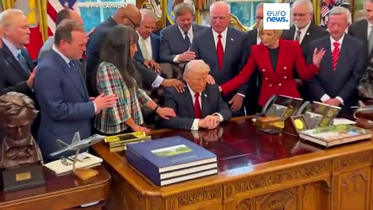 Washington, pastori evangelici nella Sala Ovale: la preghiera con Trump per la vittoria nella guerra in Iran