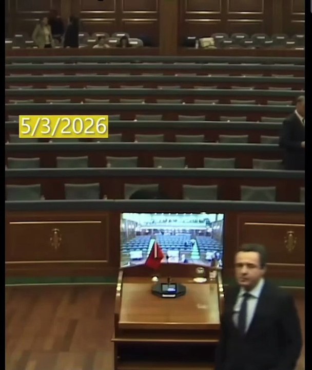 Momenti i ‘‘çuditshëm’’ i Kurtit mbrëmë, u ballafaqua "sy më sy" me kamerën e sigurisë në Kuvend