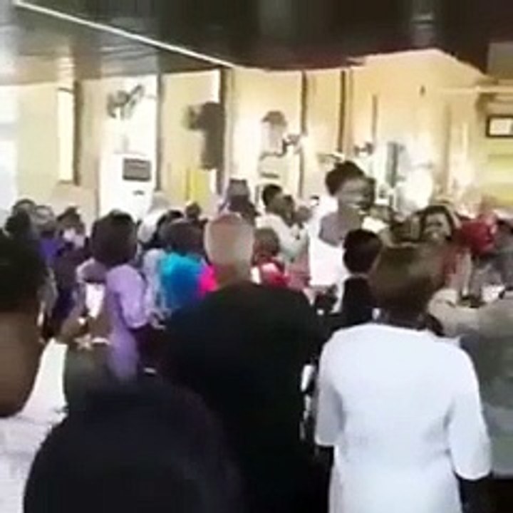 بالفيديو .. طول عروس يثير دهشة المدعويين