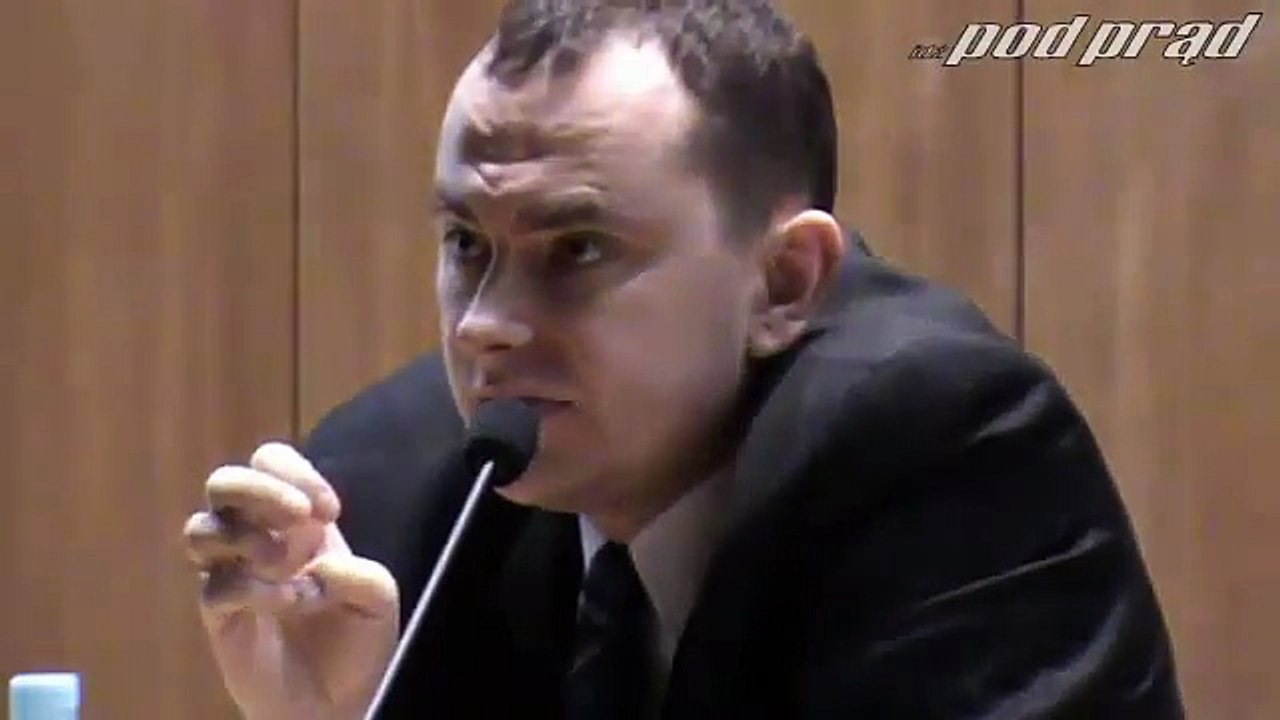 Po odegraniu swych ról , aktorzy wracają do Polski