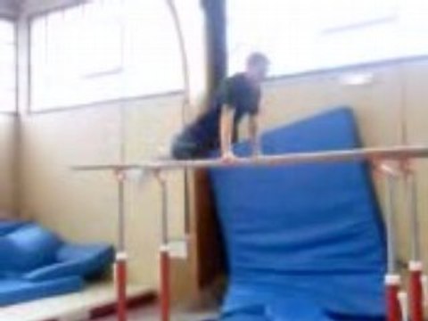 USH GYM - Adrien mouvement Barres parallèles