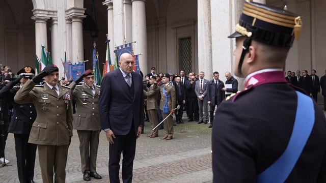 Accademia di Modena, il video del giuramento degli allievi ufficiali alla presenza del ministro Crosetto