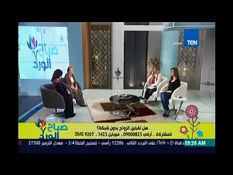 شاهد مذيعة مخطوبة تتلقى عرضًا بالزواج على الهواء مباشرة