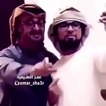 بالفيديو .. إماراتي يلتقط سيلفي مع محمد بن زايد فأخطأ في الاسم.. والنتيجة