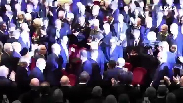 I 150 anni del Corriere , Mattarella lascia la Scala fra gli applausi