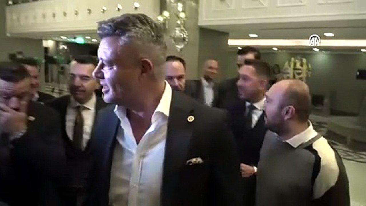 Fenerbahçe Kulübü yönetimi, üyelerle iftarda bir araya geldi | Ajansspor | AA