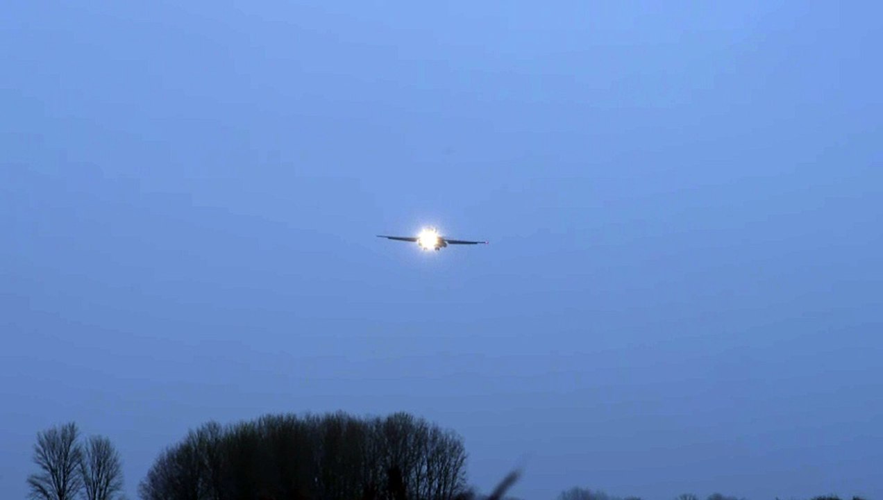 US B-1 bomber lands at RAF Fairford in England