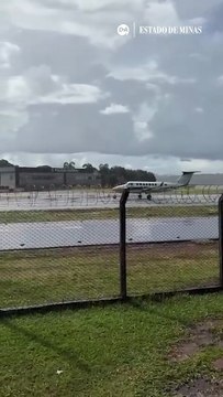 Veja chegada de avião da PF que levou Vorcaro para presídio