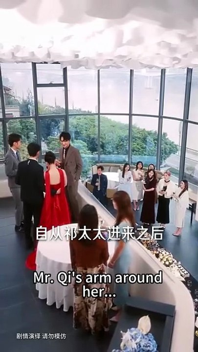 In order to rewrite the tragic ending, she vowed not to talk about love, only engaged in career, but inadvertently subdued her rebellious stepson, pried open the iceberg husband's heart, turned from a chess piece, and the wealthy family envied her