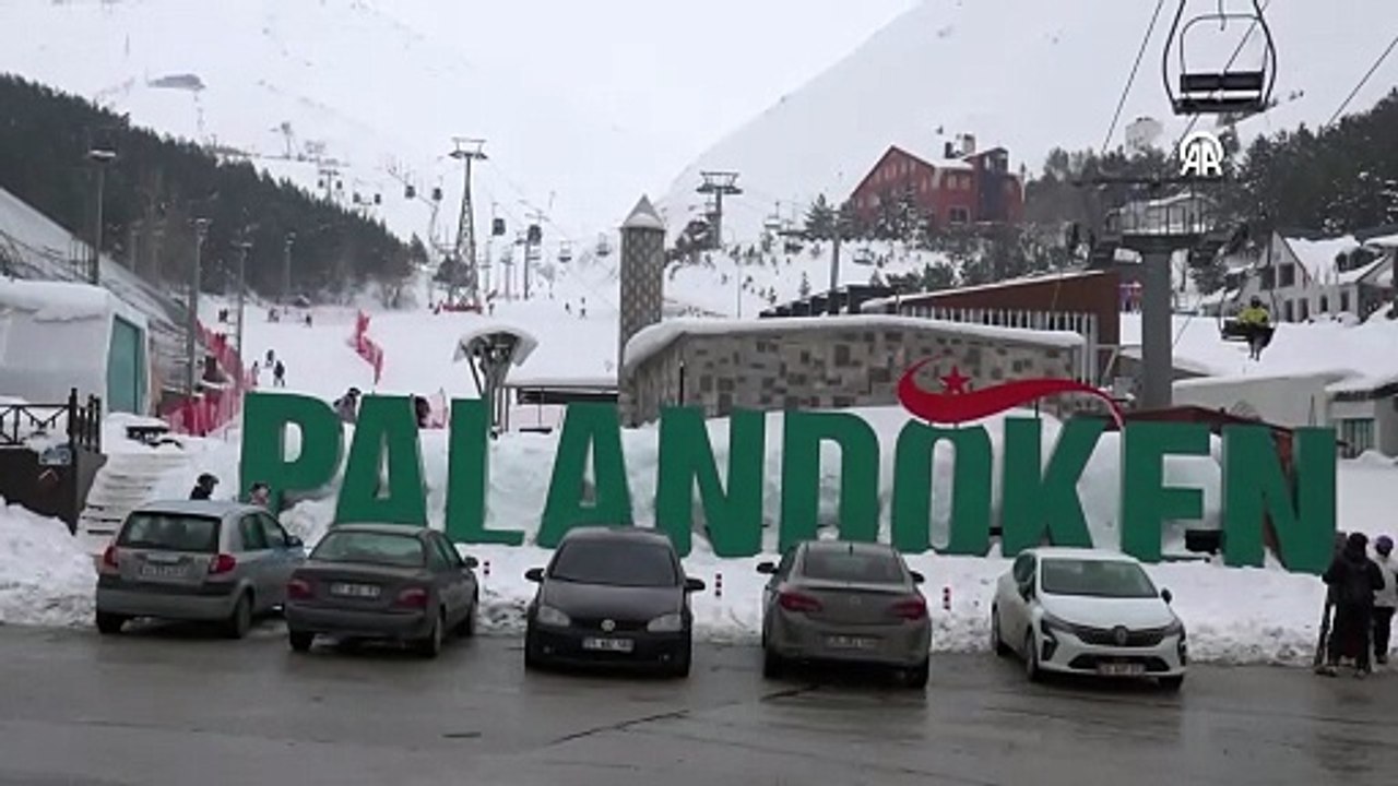 Palandöken'de kayak keyfi kar yağışı ile taçlandı